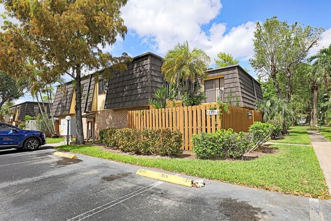 Photo - Parkwoods 12351-2 Unidad 12351 Woodrose Court, 2