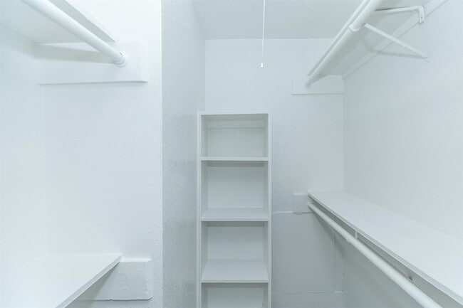 Building Photo - 3001 Hillcroft St Unit G0913