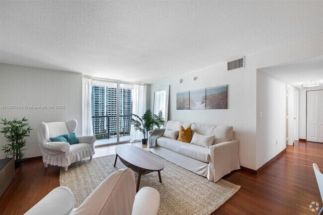 Building Photo - 1200 Brickell Bay Dr Unit 2824 Rental