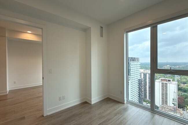 Photo - 200 Redpath Ave