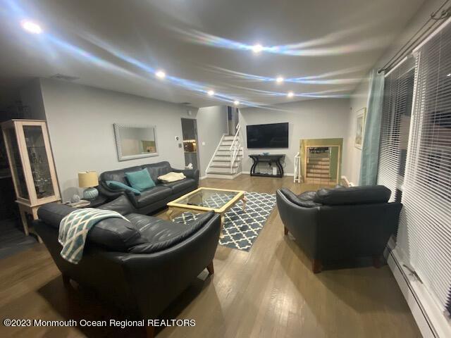 Photo - 293 Lawrence Ave