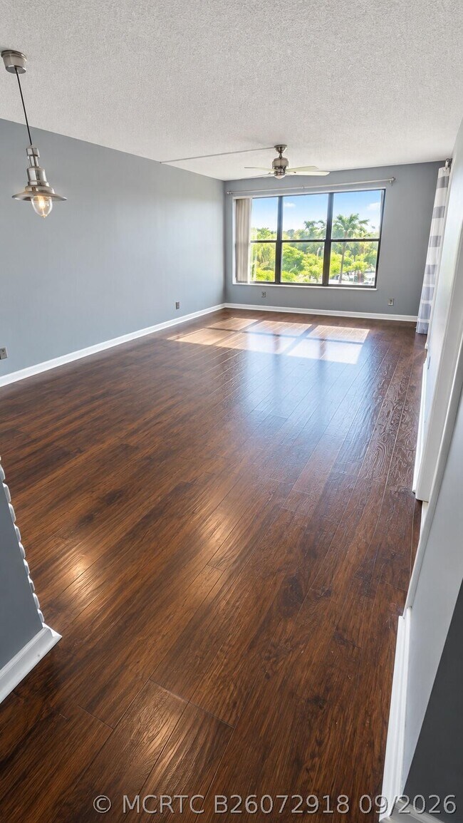 Photo - 2320 S Cypress Bend Dr Unit 401