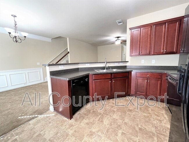 Photo - 599 Oakside Pl