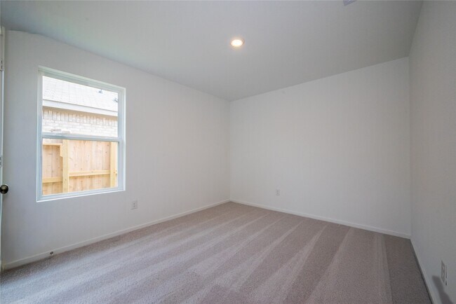 Photo - 6147 Sunburst Scarlet St
