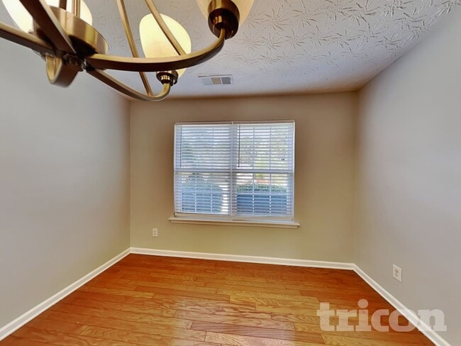 Photo - 339 Waterbury Way