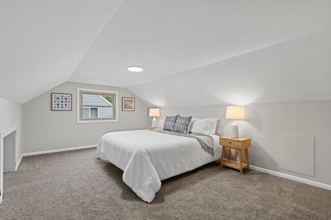 Photo - 986 Loretta Ave