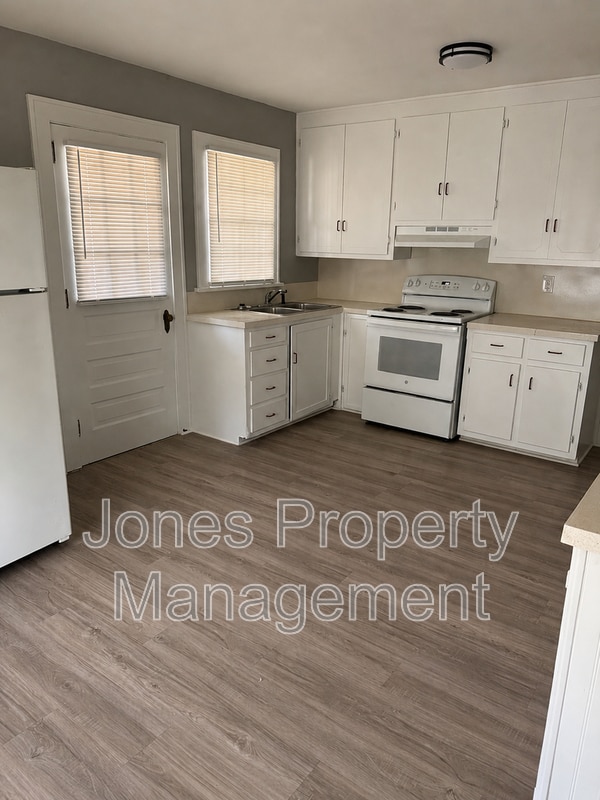 Photo - 902 Bringle Ferry Rd