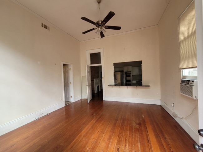 Photo - 2367 St Thomas St