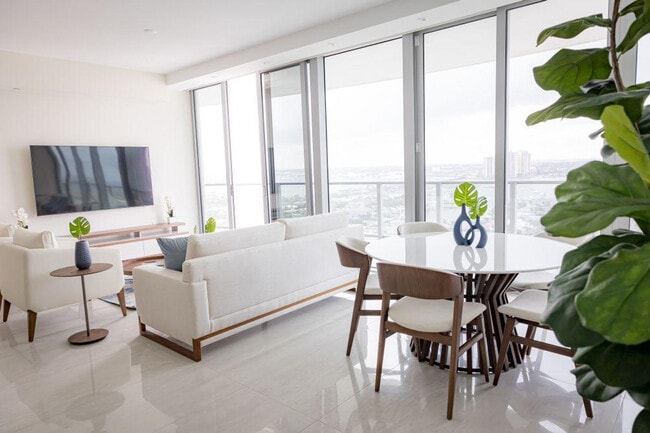 Building Photo - 3100 N Ocean Dr Rental