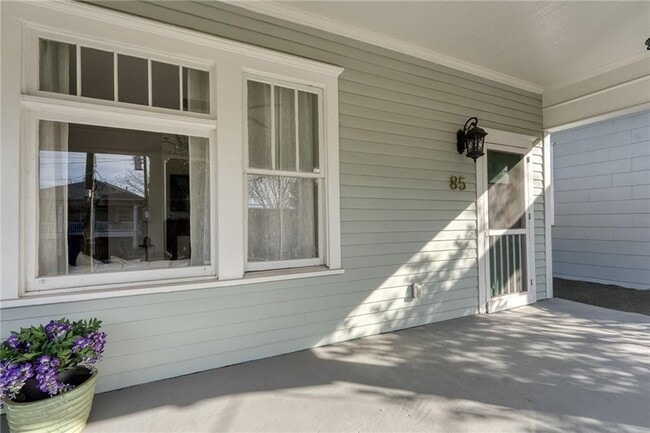 Photo - 85 Waddell St NE