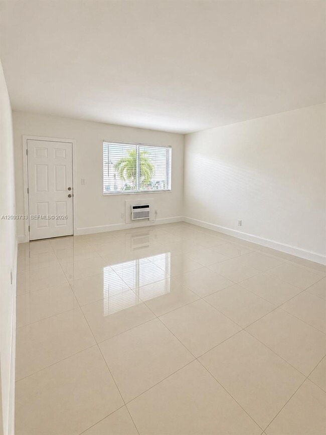 Photo - 8215 Crespi Blvd Unit 2