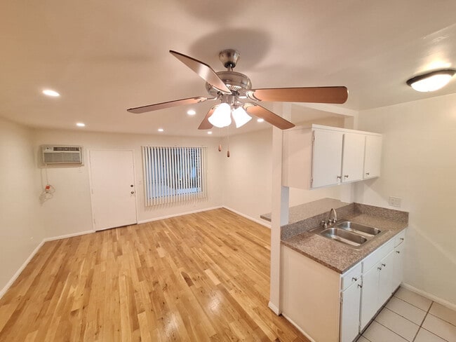 Photo - 4660 Kester Ave Unidad 105