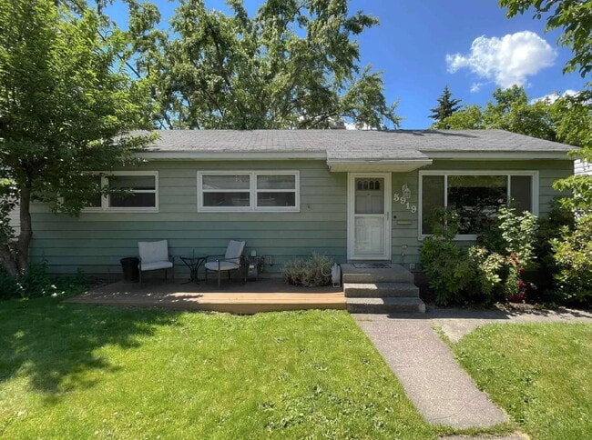 Spacious 1,000 Sq Ft 1 bedroom Lower Unit ... - Spacious 1,000 Sq Ft 1 bedroom Lower Apartment Unit ... Unit B