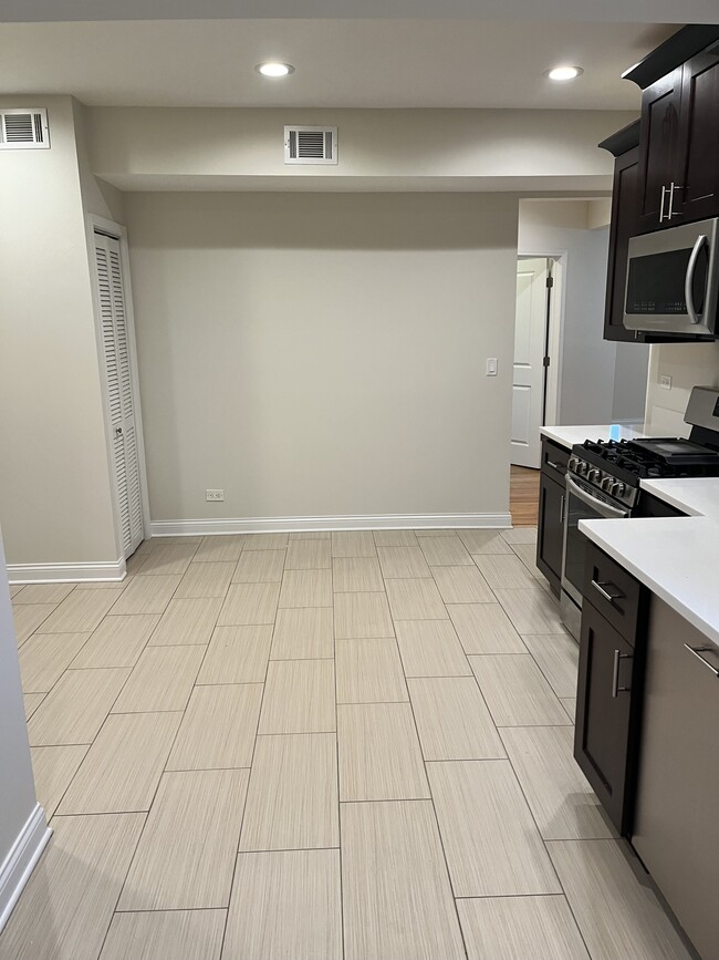 Photo - 3145 N Lamon Ave Unit 1