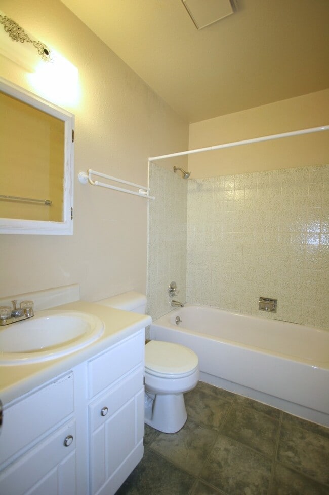 Photo - 3 Bedroom condo in quiet community!