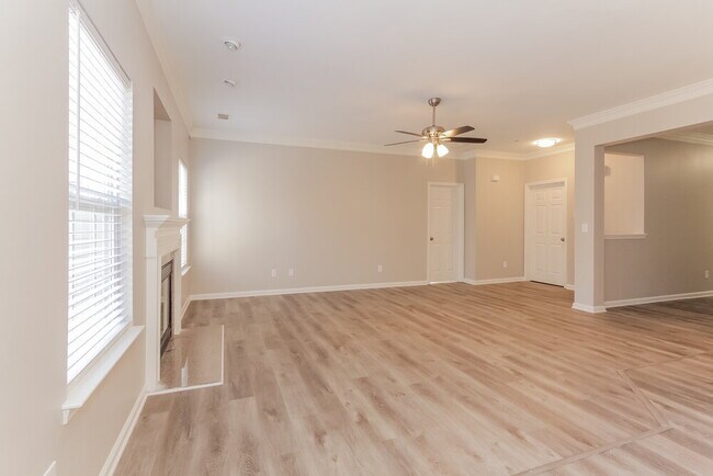 Photo - 1020 Breakmaker Ln