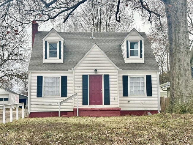 Building Photo - Updated South Bend Gem!