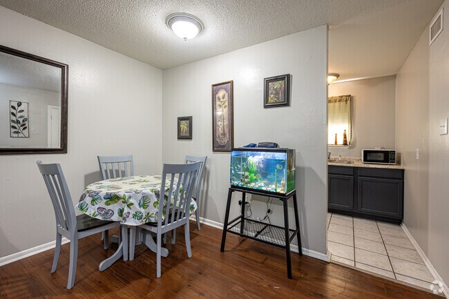 2BR, 1BA - 565SF - Dining Room