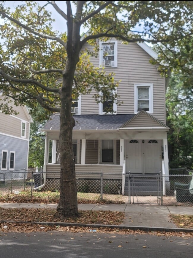 Building Photo - 502 Winchester Ave Unit 3rd