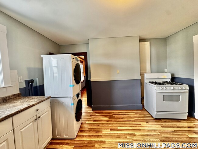 Building Photo - 155-157 Hillside St.