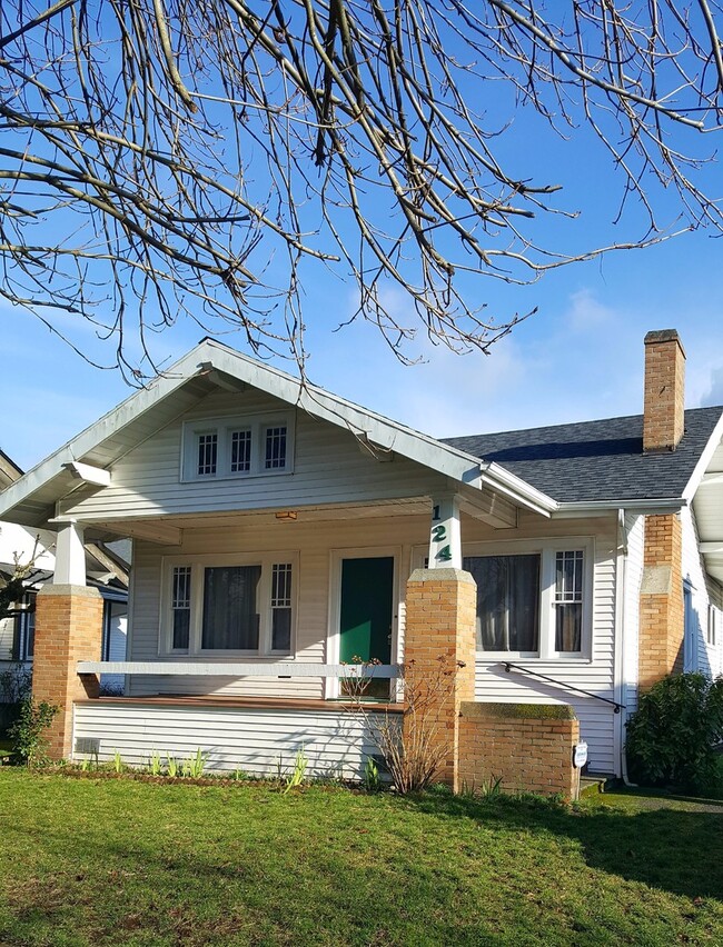 Building Photo - AUBURN - DOWNTOWN 2 BEDROOM CRAFTSMAN RAMBLER w/full basement