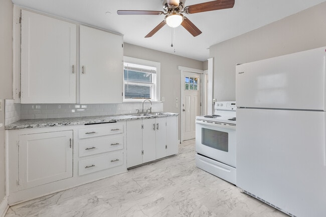 Photo - 2801 W Maple St
