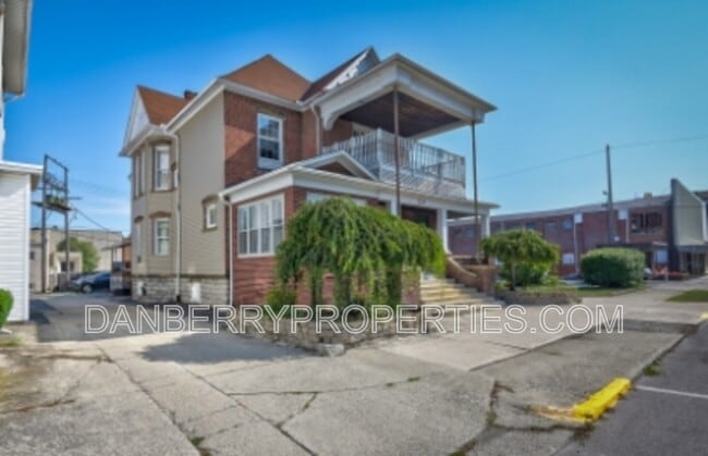 Photo - 134 W Tiffin St