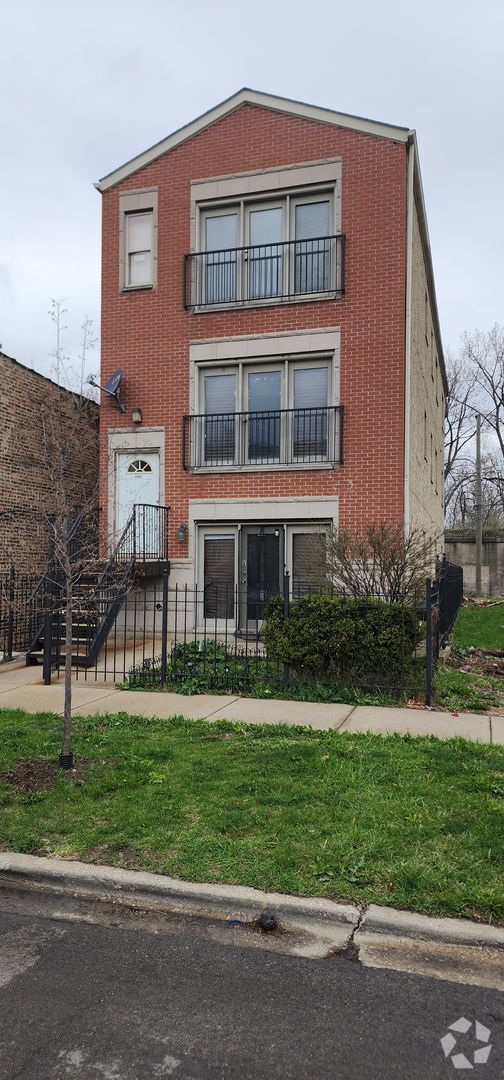 Building Photo - 2902 W Fillmore St Unit 2 Rental