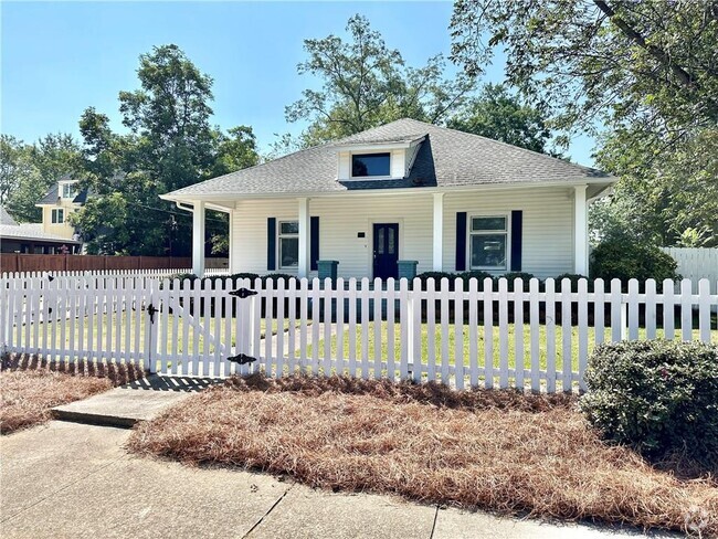 Building Photo - 1596 Mercer Ave Rental