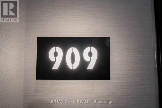 Photo - 1037 The Queensway Unité 909