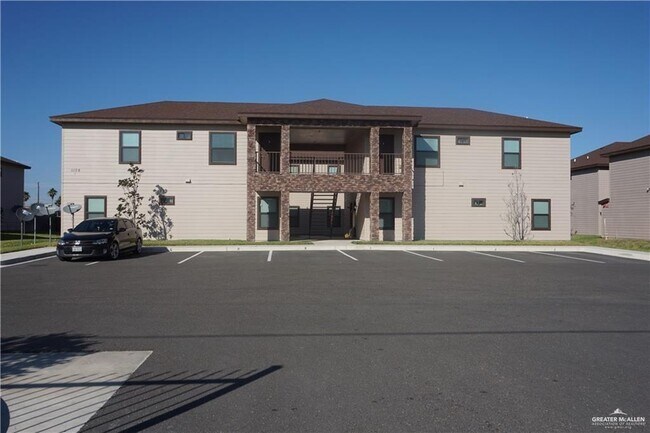 Building Photo - 7 West Dr Unit E