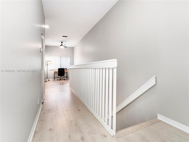 Photo - 835 NE 17th Way