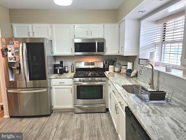 Building Photo - 17 Exeter Ct