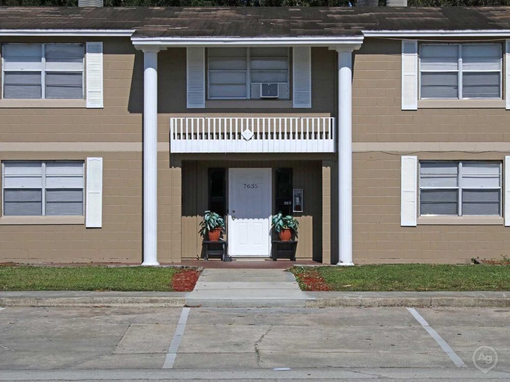 Photo - 7610 Jasper Avenue