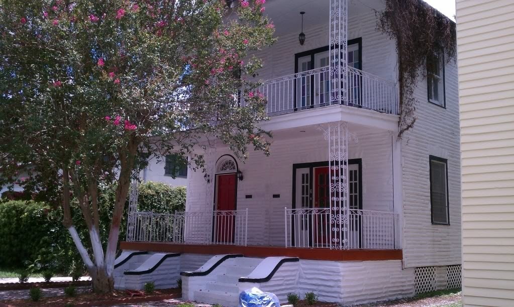 Front exterior - 6 Fontainebleau Dr (New Orleans, LA)