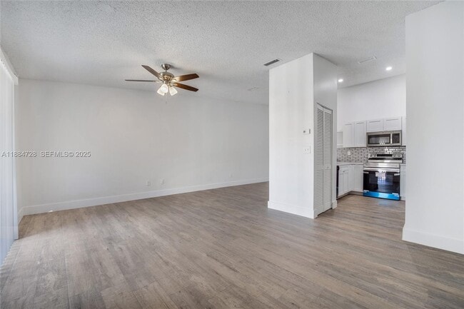 Photo - 18220 Mediterranean Blvd Unit 6-18