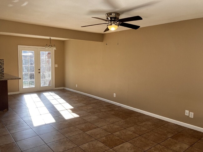 Photo - 1215 W 8th St