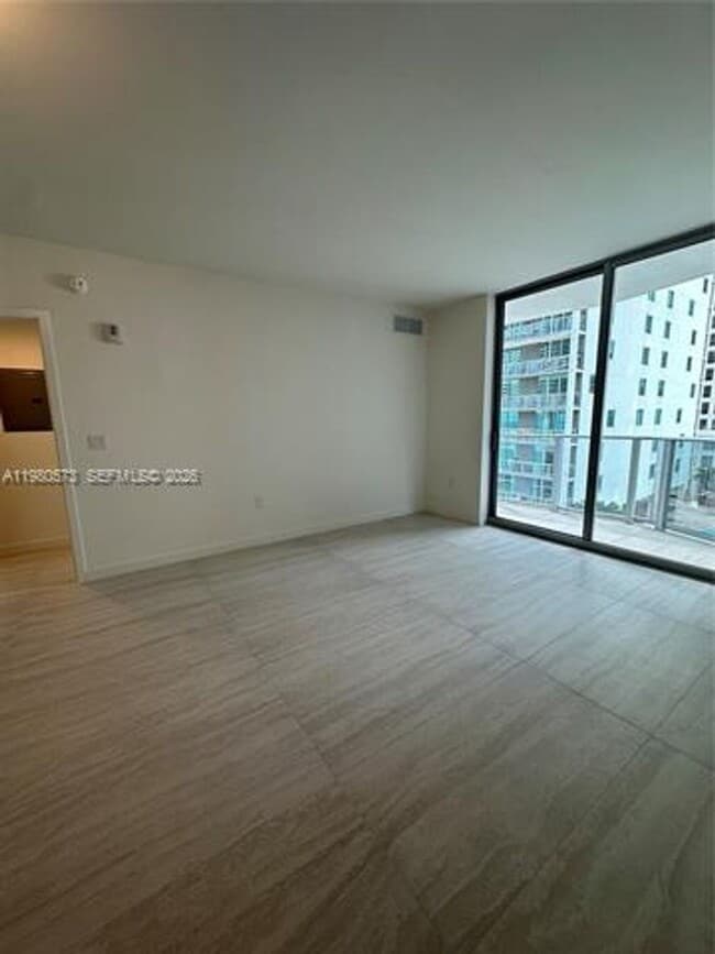 Photo - 77 SE 5th St Unidad 77 SE 5th St # 1514