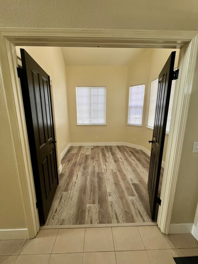 Photo - Come check out this lovely 3 bedroom 3 bath home Conveniently located near the Marlow Shopping ce...