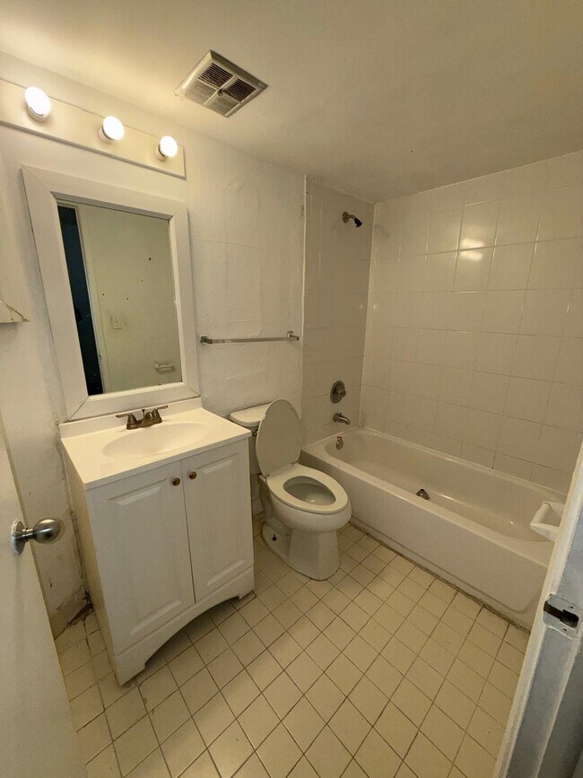 Photo - 6995 NW 186th St