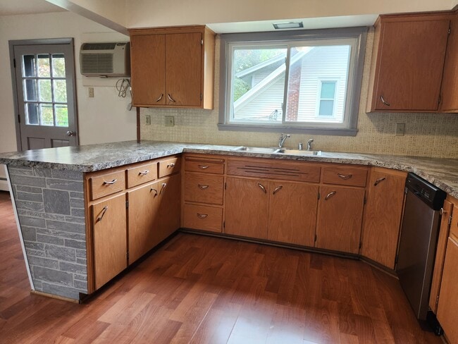 Photo - N 64 W23356-W24126 Main St