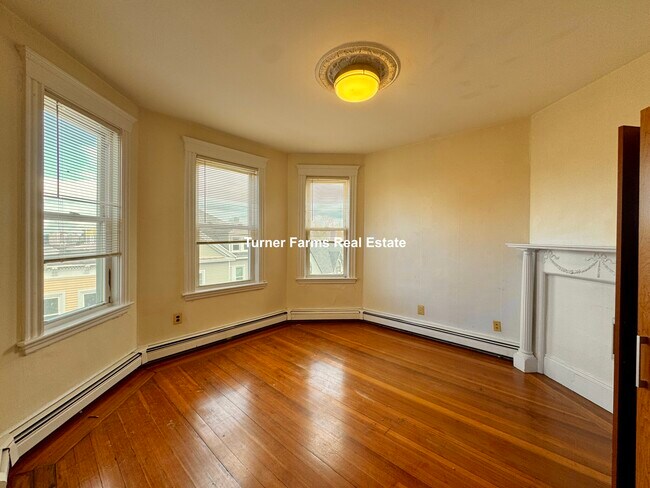 Photo - 144 Hillside St