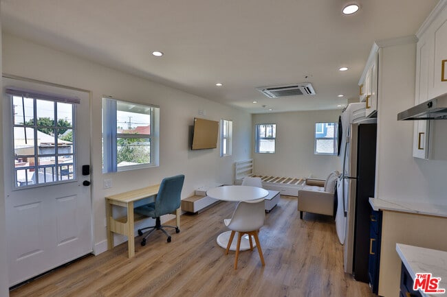 Photo - 1237 W 25th St Unit 1241