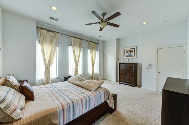 Building Photo - 5109 Larkin St Unit B Rental