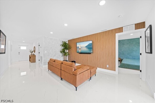 Photo - 2112 NE 1st Ave