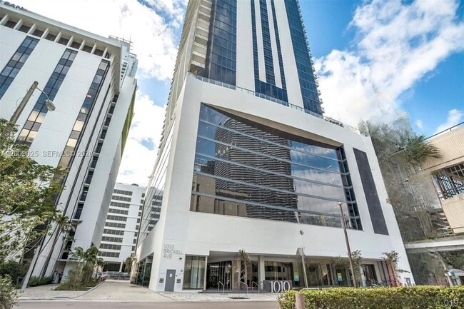 Photo - 1010 Brickell Ave Unidad 2910