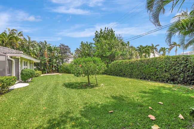 Patio trasero cercado - 1350 Spanish River Rd