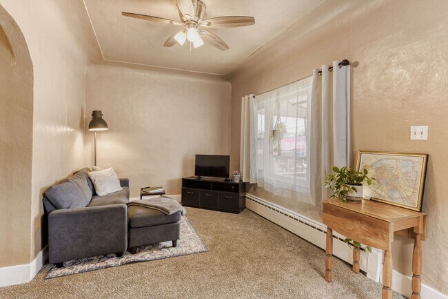 Photo - 4739 Pearl St