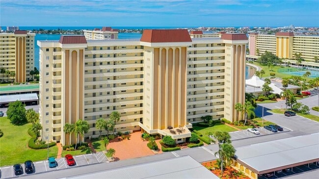 Building Photo - 4575 Cove Cir Unit 309