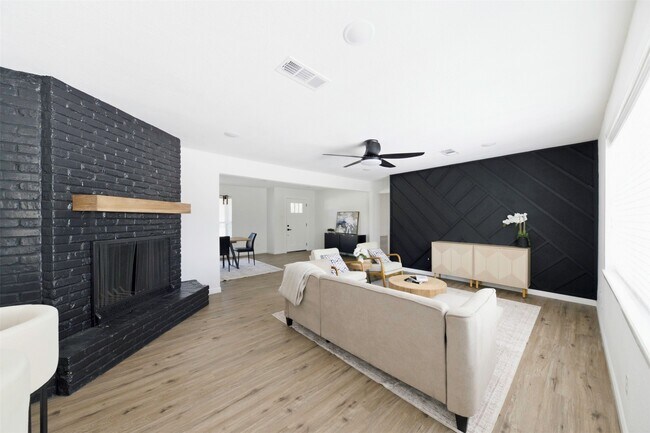 Photo - 6211 Dumfries Dr